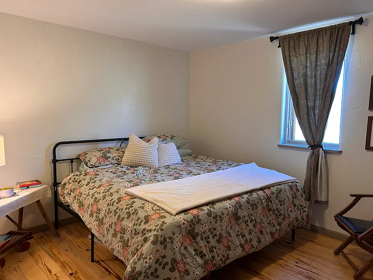 Guest bedroom #1