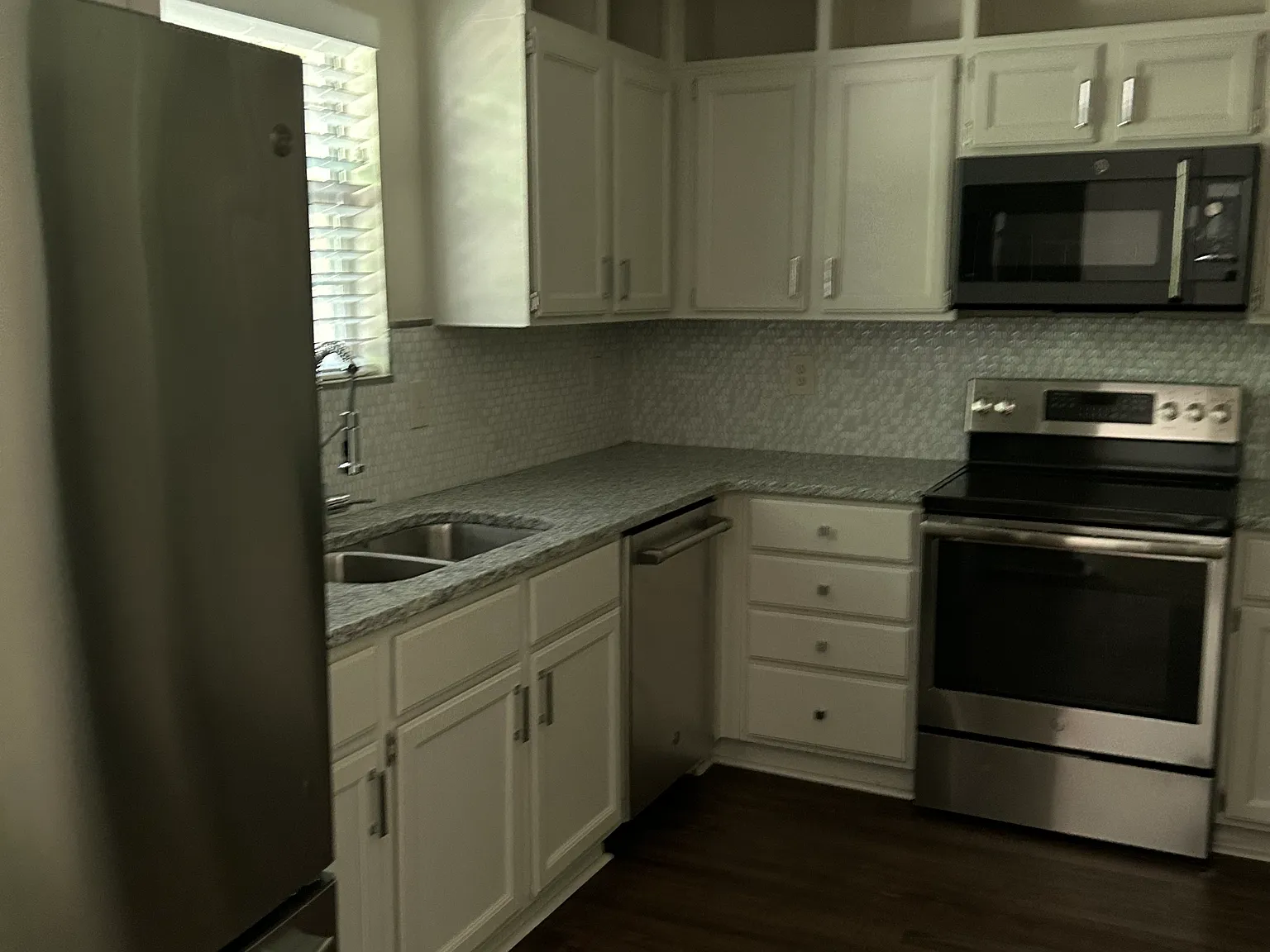 3 bed, 2.5 bath, 1950 sqft, $2,350 — Photo 1
