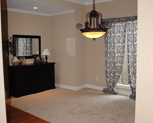 5th image of 64 Emory Ct