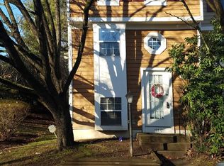 1950 Sagewood Ln, Reston, VA 20191