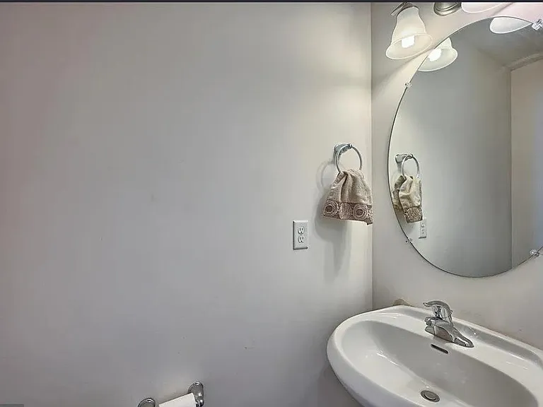 22 Indiana Cir — Photo 1