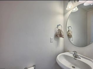 22 Indiana Cir, Lemoyne, PA 17043