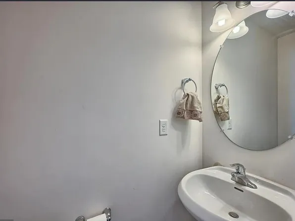 22 Indiana Cir, Lemoyne, PA 17043
