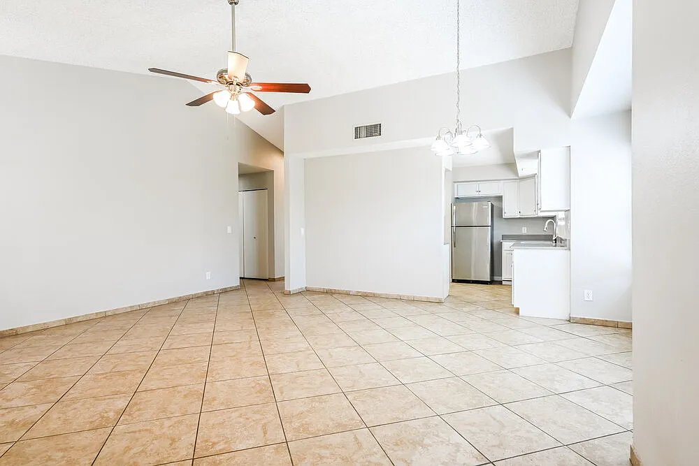 3 bed, 2.0 bath, 1314 sqft, $2,135 — Photo 4