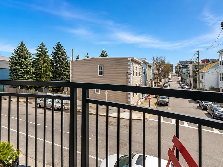 320 Maverick St #204 — Photo 4
