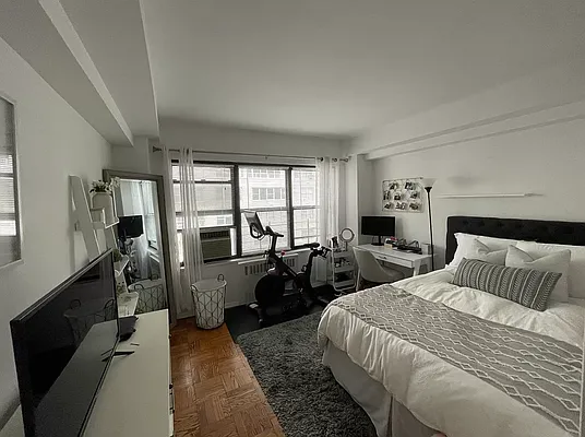 Rented by Douglas Elliman | media 13