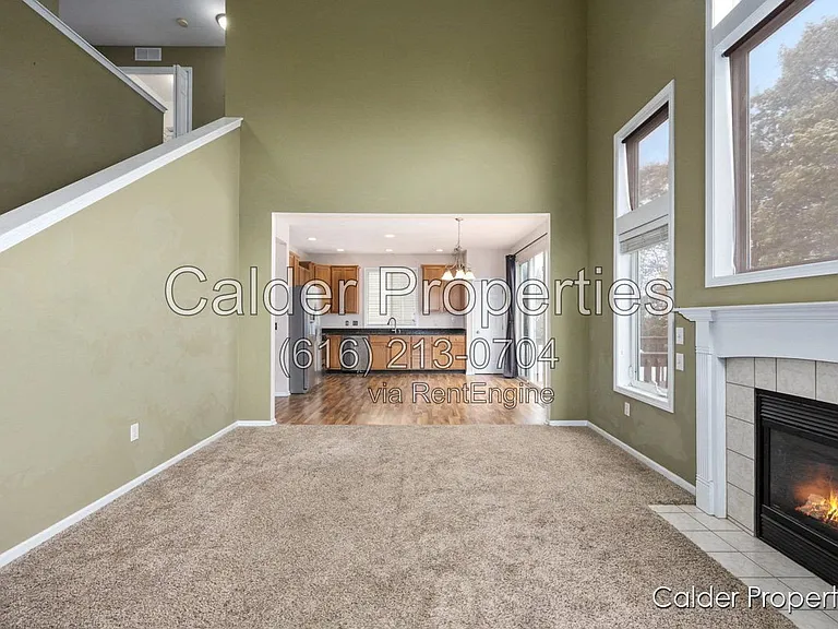 5686 E Falling Leaf Dr SE — Photo 9
