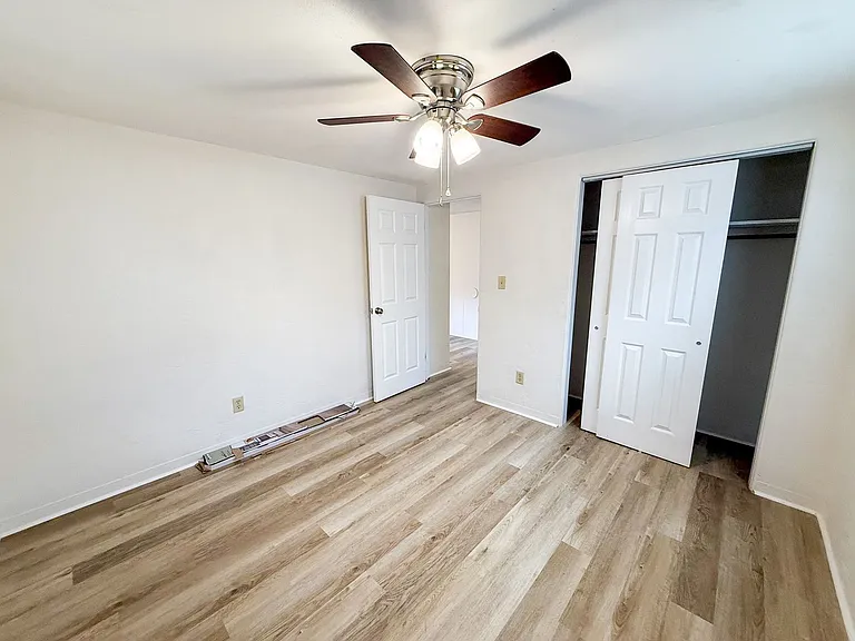 908 SW 6th Ave — Photo 10