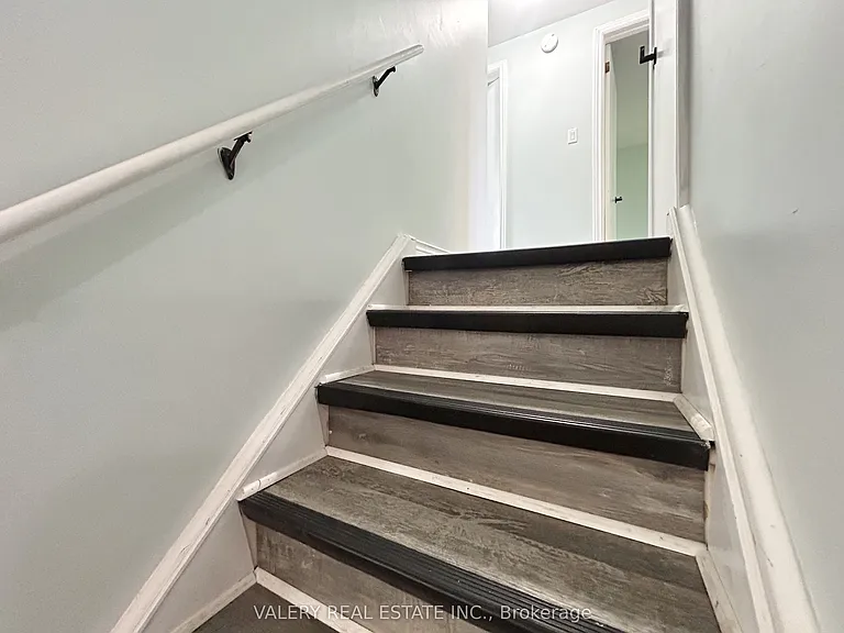 63 Paperbirch Cres #A — Photo 16