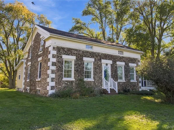2471 Maple Rd, Wilson, NY 14172