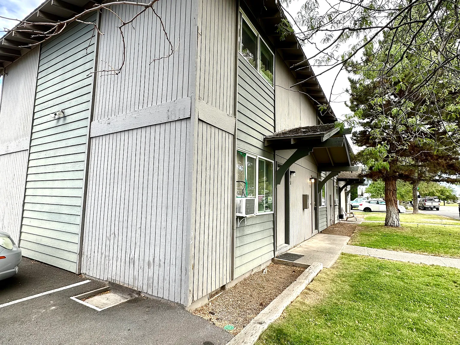 2 bed, 1.5 bath, 864 sqft, $1,595 — Photo 2