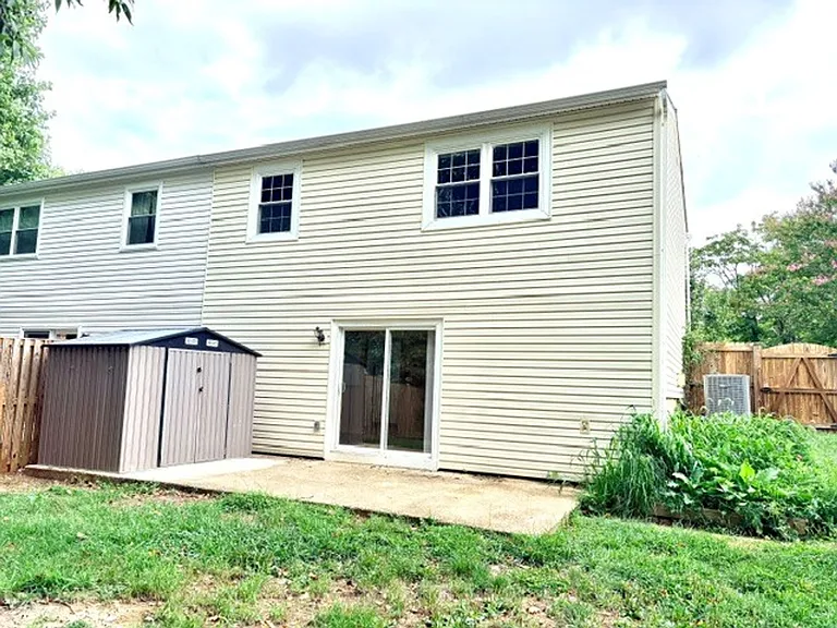 1084 Brightleaf Ct — Photo 2