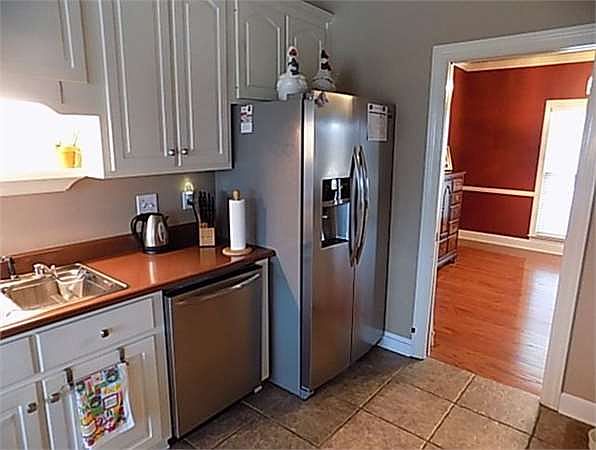 2nd image of 1402 Cedarhurst Ct SW
