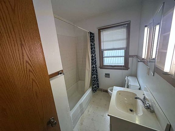5th image of 1617 A Ave NE Unit 3-C