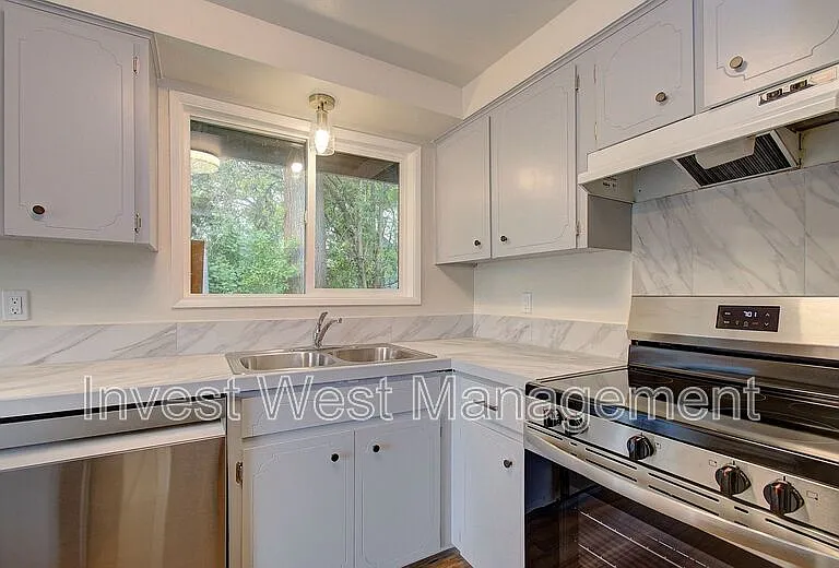 2920B Harney St — Photo 21