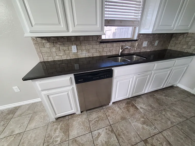 205 NE Angus St — Photo 8