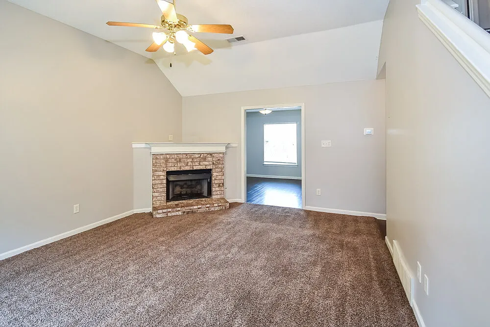 3 bed, 2.5 bath, 1693 sqft, $1,835 — Photo 4
