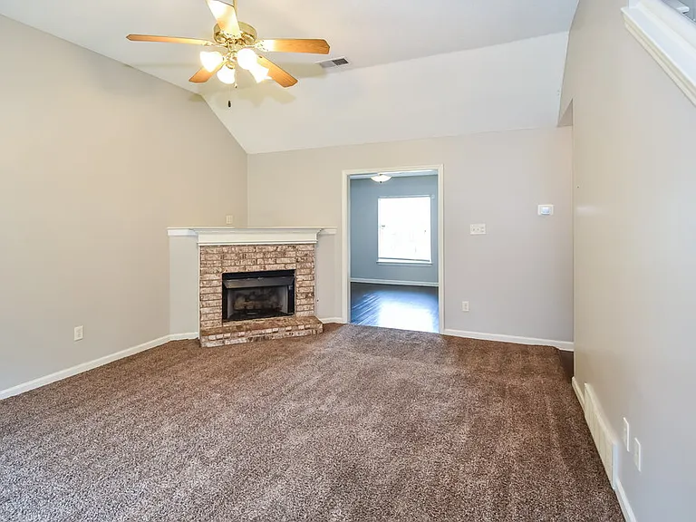 9760 Riggin Dr — Photo 4