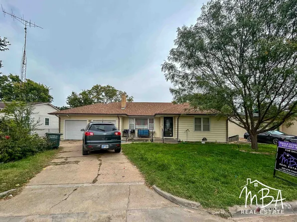 1824 Hoover Way, Dodge City, KS 67801