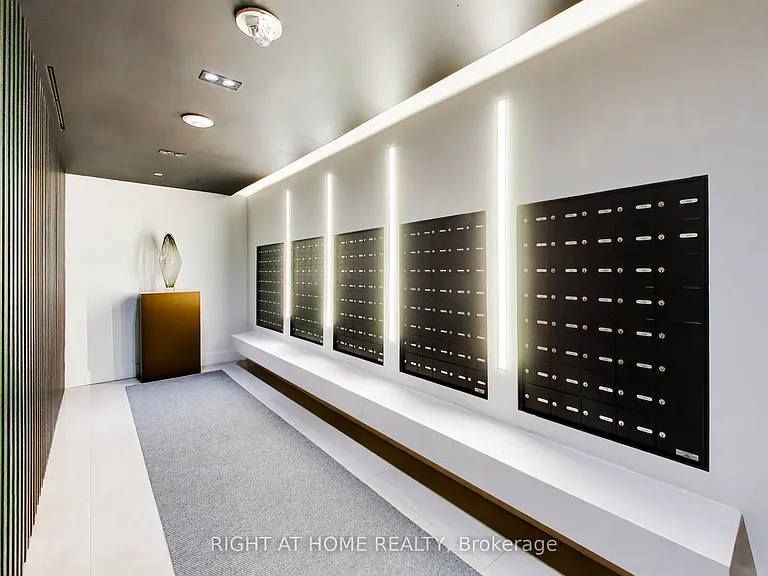 8868 Yonge St #208E — Photo 11