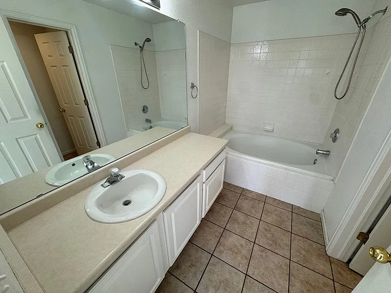 4505 S Auckland Ct — Photo 24