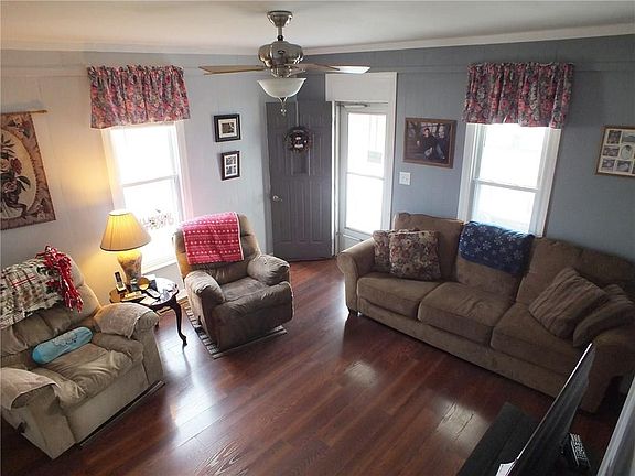 5th image of 108 Evansville St