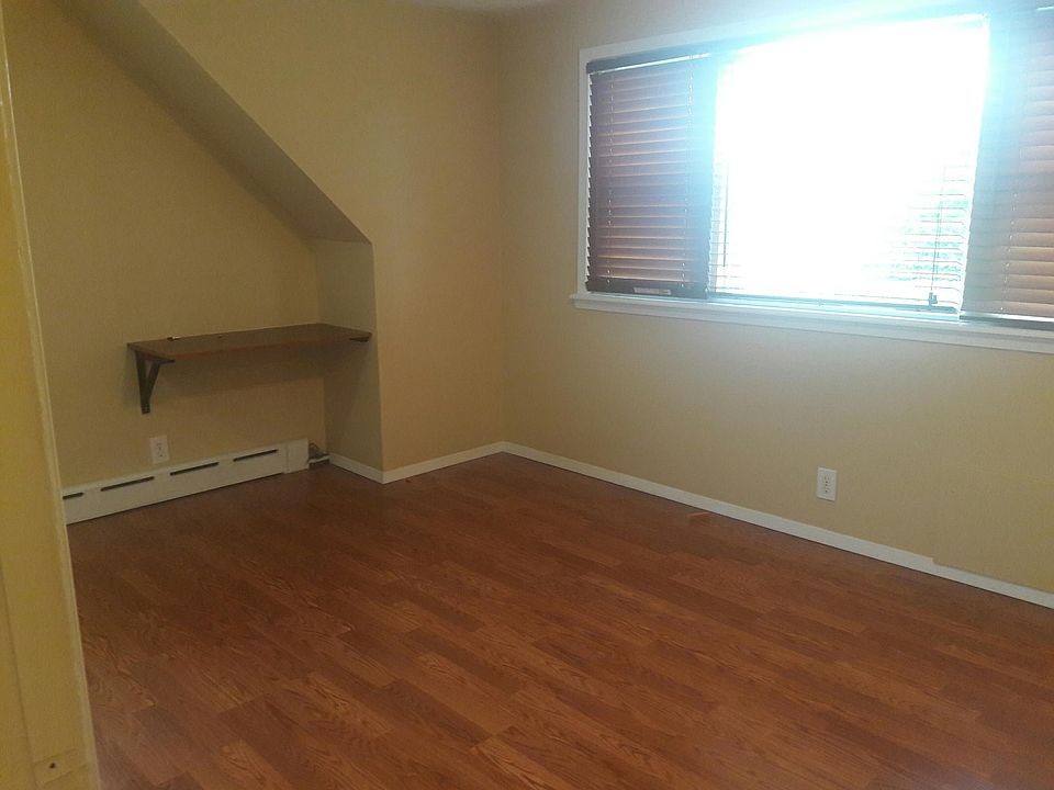 2nd image of 40 Chickadee Ln #2