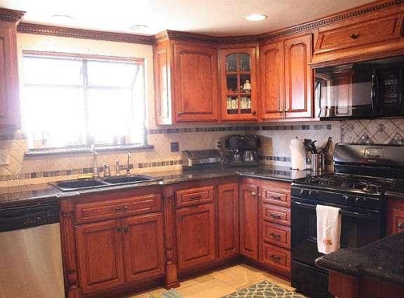4th image of 728 Bismark Ave