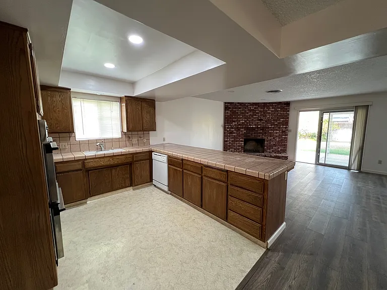 7200 Bennington Way — Photo 5