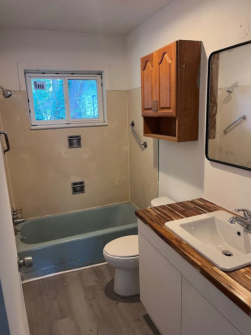 Room in 2 Bedroom Home at Davis Park Rd — Photo 1