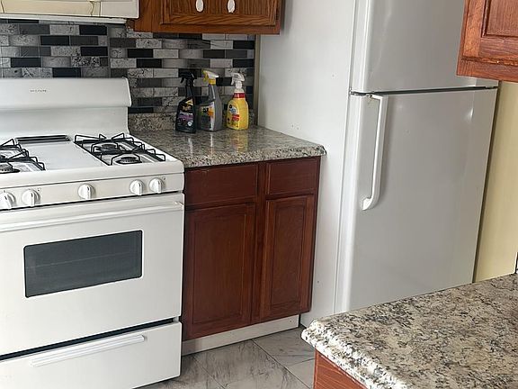 3rd image of 4672 Grindley Park St