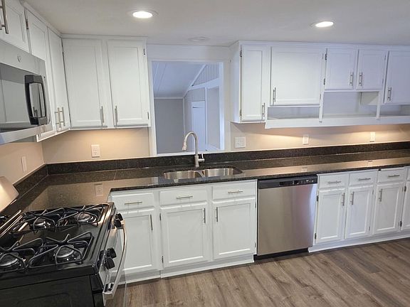 3rd image of 515 Central Dr E