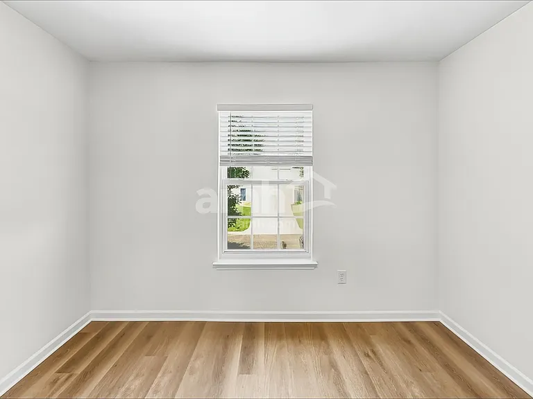 3911 Laurel View Cir — Photo 15