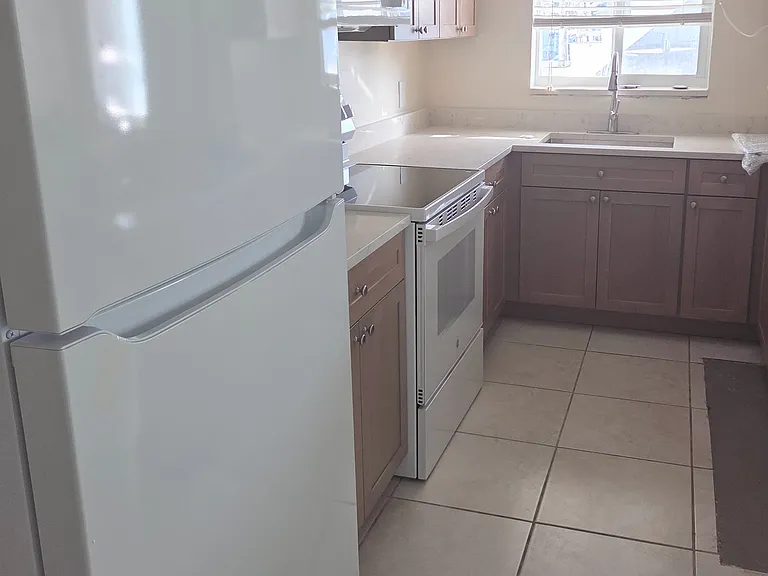 87 Monroe Dr #4 — Photo 5