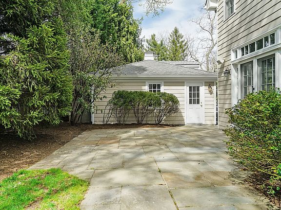 3rd image of 66 Apawamis Ave