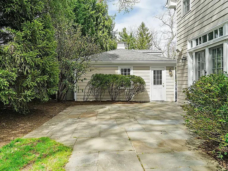 66 Apawamis Ave — Photo 3