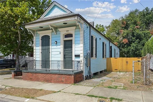 Building Photo - 1659 N Galvez St