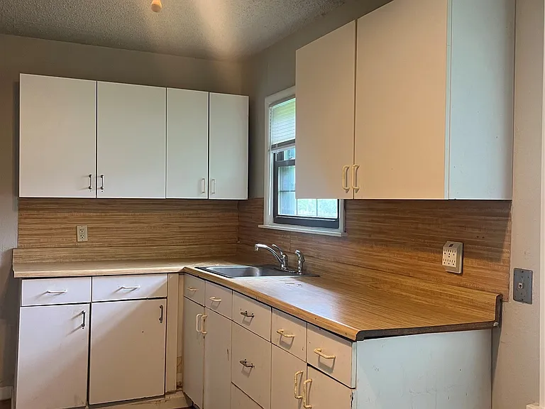 7330 E Newton St — Photo 4