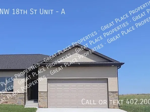 7146 NW 18th St #A, Lincoln, NE 68521