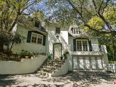 943 Moraga Dr, Los Angeles, CA, 90049