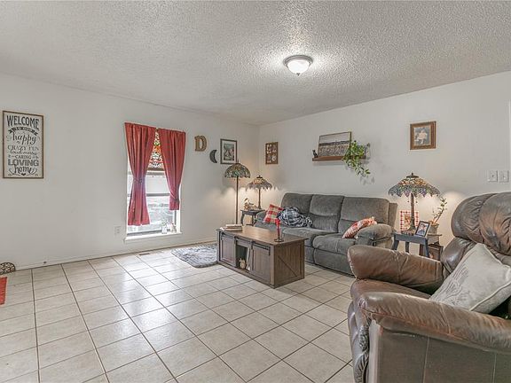 4th image of 1000 Acacia Cir
