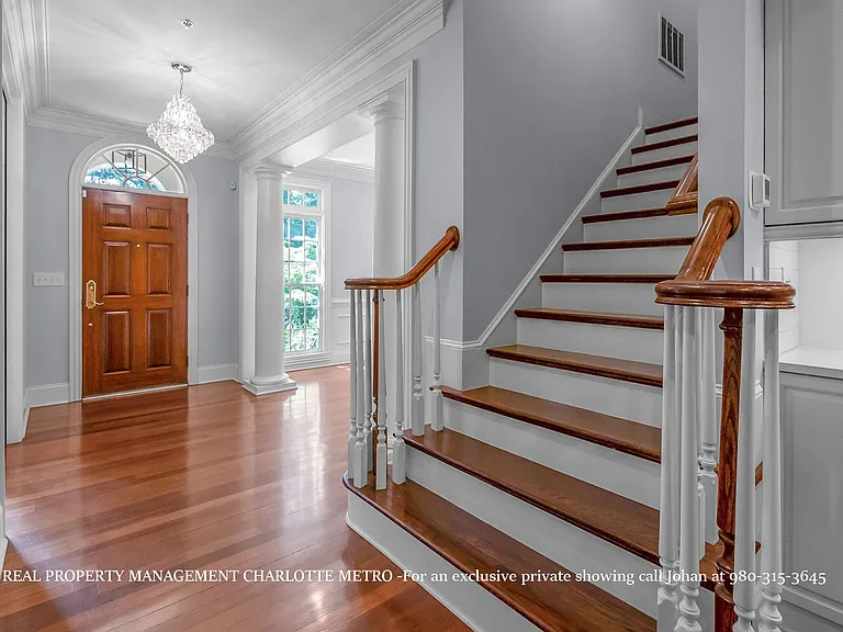 529 Queens Rd — Photo 8