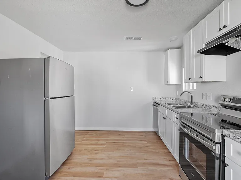 1434 S Rusk St — Photo 7