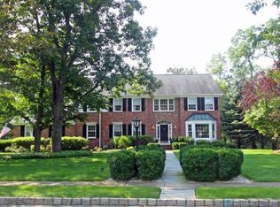 2 Trimingham Ct, Mendham, NJ 07945