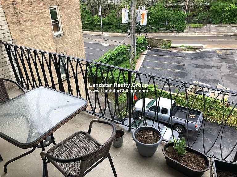 1326 Chicago Ave #202 — Photo 5