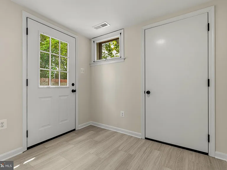 1801 S Glebe Rd — Photo 35