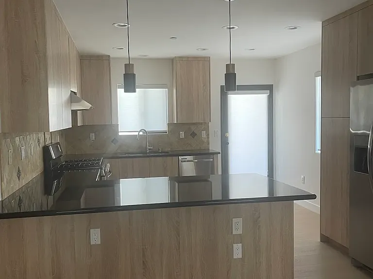 1146 N Hacienda Pl #8 — Photo 7