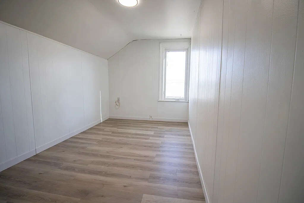 53 Vine Street South — Photo 3