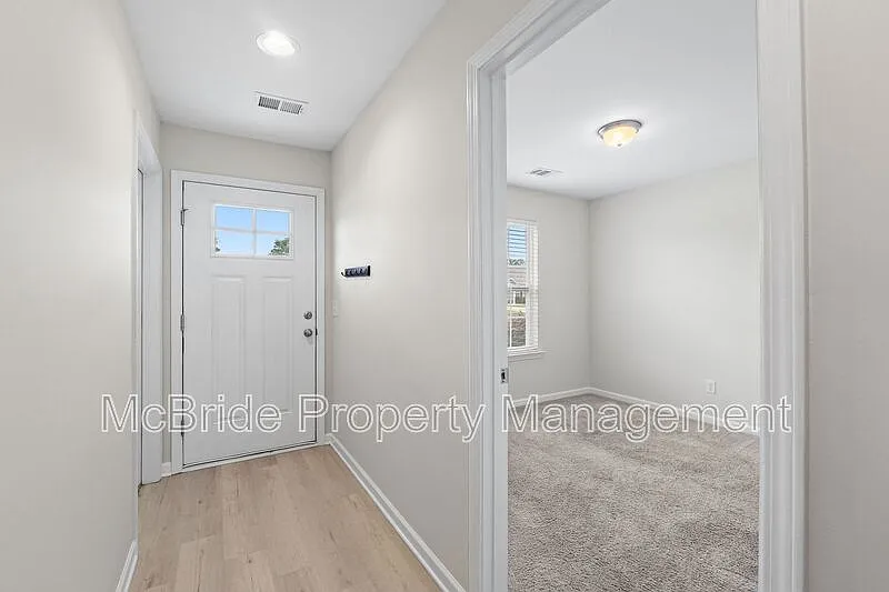 3 bed, 2.0 bath, 1088 sqft, $1,655 — Photo 3