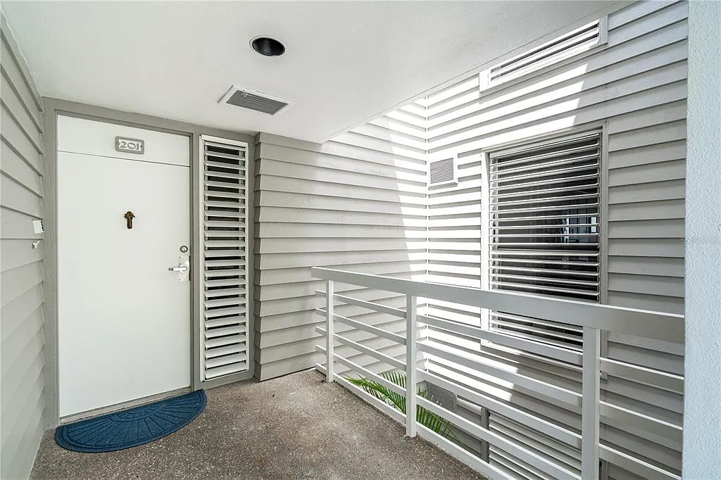 2 bed, 2.0 bath, 1514 sqft, $10,500 — Photo 2